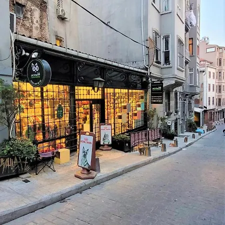 Stylish Getaway-explore The Urban Delights