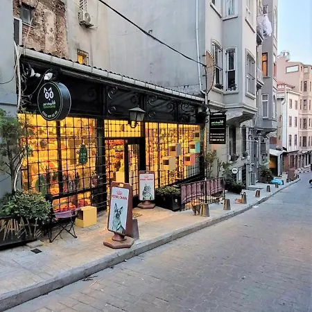 Stylish Getaway-explore The Urban Delights