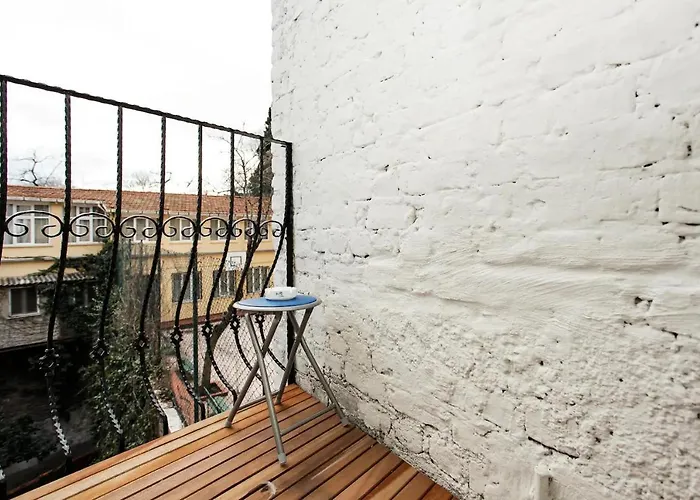 Stylish Getaway-explore The Urban Delights شقة