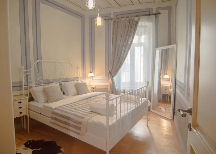 Stylish Getaway-explore The Urban Delights