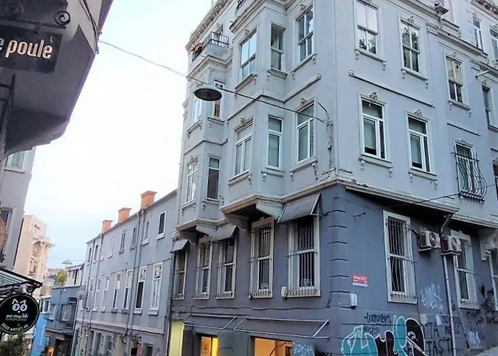 Stylish Getaway-explore The Urban Delights